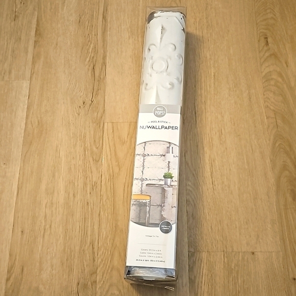 NWT Peel & Stick Metallic Finish Nuwallpaper Grey & White 3.5x8 - Picture 1 of 12